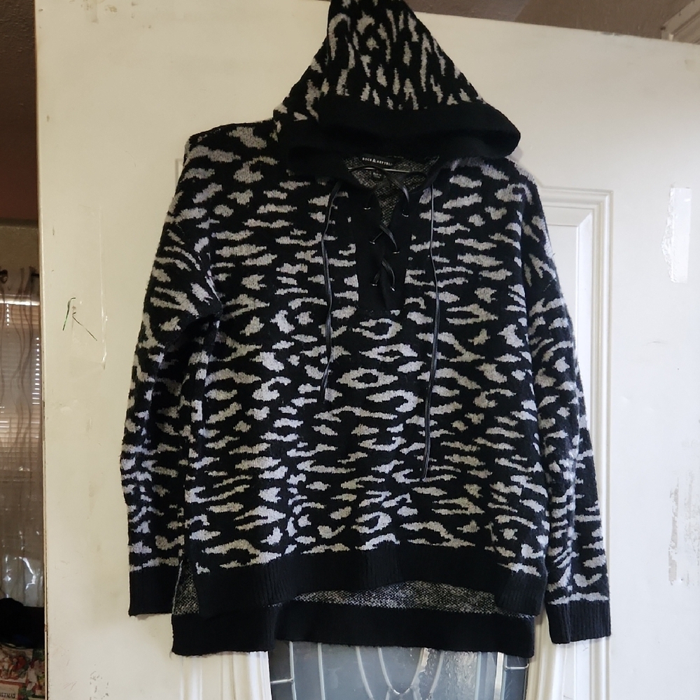 Rock And Republic Soft Black and White Patterned Hoodie Sweater